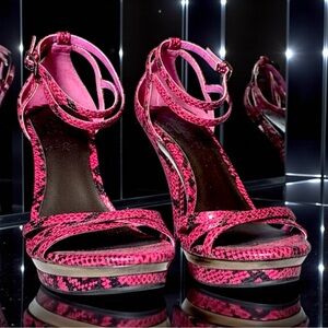Dollhouse Y2K 90’s Vibrant Pink Snakeskin Heels. Sz 8
